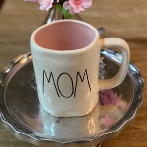 Rae dunn MOM mug